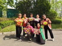 “拾光手作”助力随迁老人融入社区——开福区秀峰街道社工站开展老年人创意手工小组活动