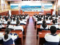 龙山县皇仓中学举行2026年春季学期集中入团仪式