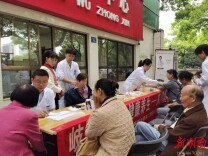 长沙汤家岭社区开展“春季健康系列行动 筑牢居民健康防线”爱国卫生宣传活动