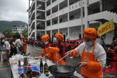 张家界军地小学：劳动技能大赛暨美食节让校园飘满成长烟火气