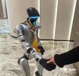 全国首部！杭州为具身智能机器人立法，今起正式“持证上岗”