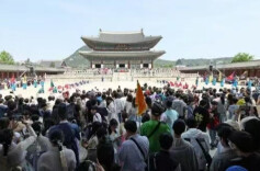 上午议事、下午狂欢，篝火迎春、魔女之夜……世界各国的“劳动节”太不一样了！