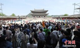 上午议事、下午狂欢，篝火迎春、魔女之夜……世界各国的“劳动节”太不一样了！