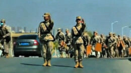 司机礼让子弟兵队伍，等到最帅画面！