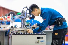 理论·学习丨以数智化为牵引，构建高技能人才培养新生态