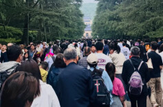 假期第2天，“到景点去看人”