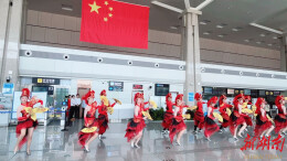 组图丨“五一”当天，郴州机场把“文化集市”请进候机厅