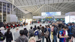 Intangible Cultural Heritage Show Ignites Zhangjiajie Airport