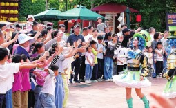 湖南日报头版|株洲方特打造假期欢乐时光