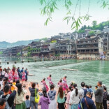 “张崀桂”旅游圈海外吸粉，崀山成为外国游客热门目的地 | 湖南日报头版