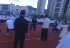 校领导当众侮辱爆粗口女生，教育局回应