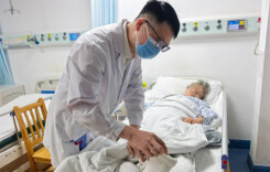 记者探访浏阳市华盛烟花公司爆炸事故伤员救治医院：集中最优医疗资源做好伤员救治