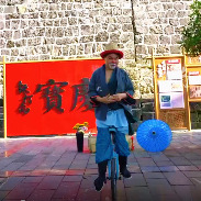 “活力五一・乐动宝庆”：小丑巡游送欢乐