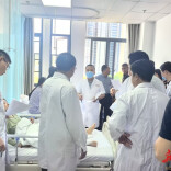 腿是软的 心是暖的——浏阳烟花爆竹企业爆炸事故伤员救治见闻