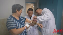 鹤城区人民医院骨科完成首例复杂肘关节置换术