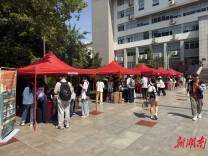 南华大学成功举办特色书香市集活动