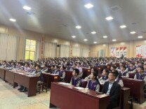 益阳市箴言中学：杰出校友谢胜泉回母校开讲