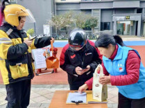 芙蓉国评论 | 小区关怀骑手，一场温暖的双向奔赴