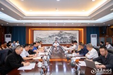 何朝晖主持召开全市煤矿安全生产工作会议