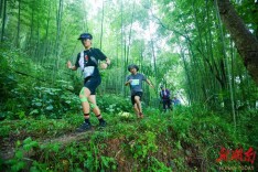 跑山“找虐”正成为年轻人群中的新潮，跑友：比恋爱还“上头”