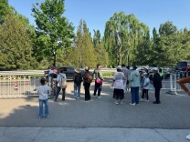 网红景点假期迎“大考”！这些服务短板，能否快补上？