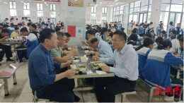 金洞︱蒋剑平深入金洞林场中学调研