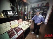 湘潭的“城市啄木鸟”——记助人为乐类“湖南好人”欧建伟