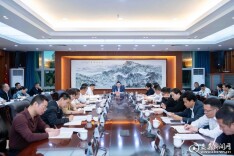 何朝晖主持召开娄底市政府党组（扩大）会议