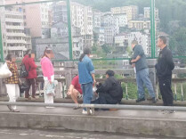 伸出的手，比护栏更低——永顺县检察院四名检察人员勇救轻生女子