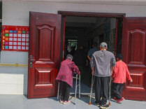 谁来为无子女老人暮年“兜底”？