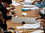 英国政坛地震，斯塔默“首相生涯面临终结”？