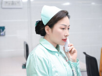 护士工位定格照｜⑦专注倾听，守护安康