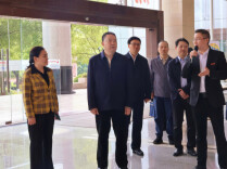 毛万春在湖南开放大学调研
