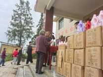 洞口县山门镇：党群同心践初心 爱心助老暖龙池
