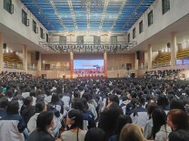 护花蕾 伴成长——隆回九中女生大礼堂开讲