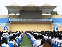 南县职业中等专业学校举行2026年春季学期期中表彰大会
