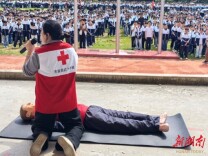 东安一中开展防溺水及应急救护专题培训