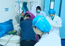 还没进手术室就突发大咯血，患者命悬一线……