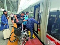 老人漂泊湘潭突发脑梗 救助站救援助其返乡