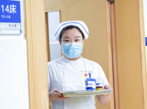 护士工位定格照｜㉜方寸托盘，承载健康