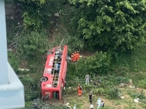广西梧州公交车坠翻事故已致3人死亡