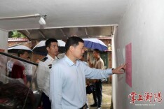 暗访现场，刘中杰带着托管机构负责人逐条学安全责任