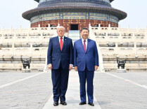习近平同美国总统特朗普参观天坛