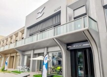 探访张雪机车首都机场店