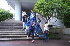 平江县新城学校开展防震减灾应急疏散演练