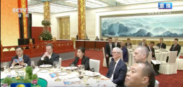 侃财邦｜蓝思科技周群飞与马斯克、库克同席背后