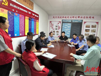 益阳市龙山港社区：多部门联动开展敲门行动 筑牢社区安全防线