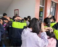 平江县加义镇中心小学举行防震减灾紧急疏散演练
