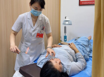 护士工位定格照｜㊷中医守岗  罐护安康