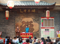 Comedy Finds Unlikely Stage at Changsha Food Market